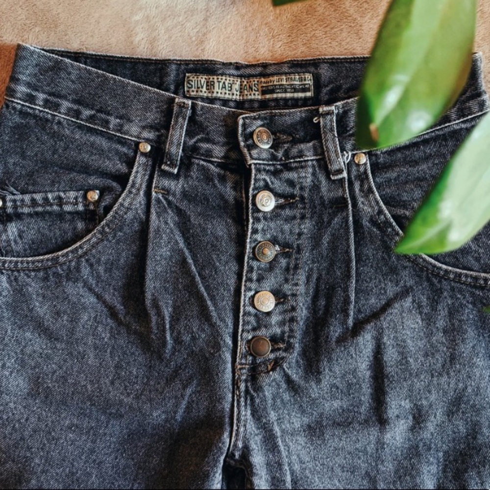Vintage Dark Wash Silver Tab Levi’s